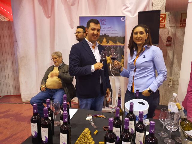 barco-las-culebras-jovenes-por-el-vino